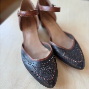 PIKOLINOS Black & Brown Pointed-Toe Mary Jane Flats